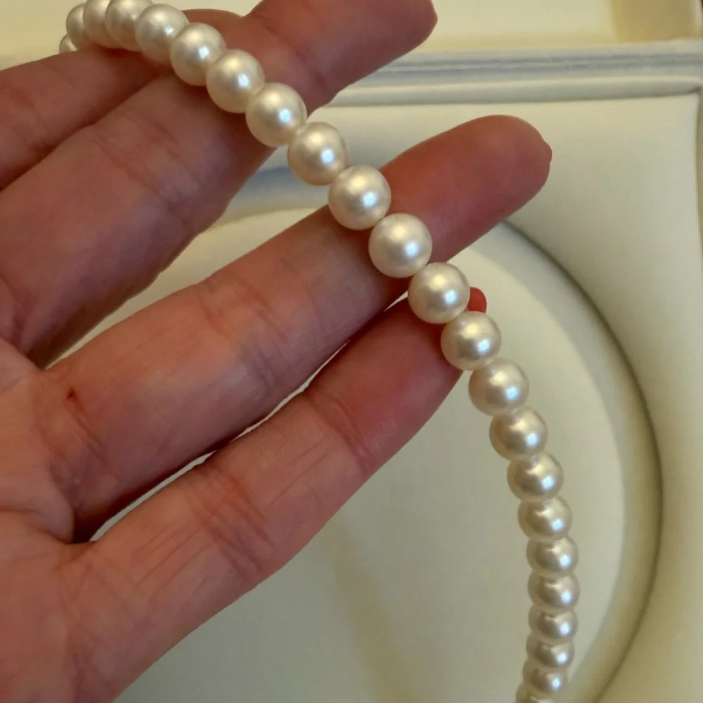 Classic White Pearl Necklace with Decorative Clasp - Picture 5 of 5